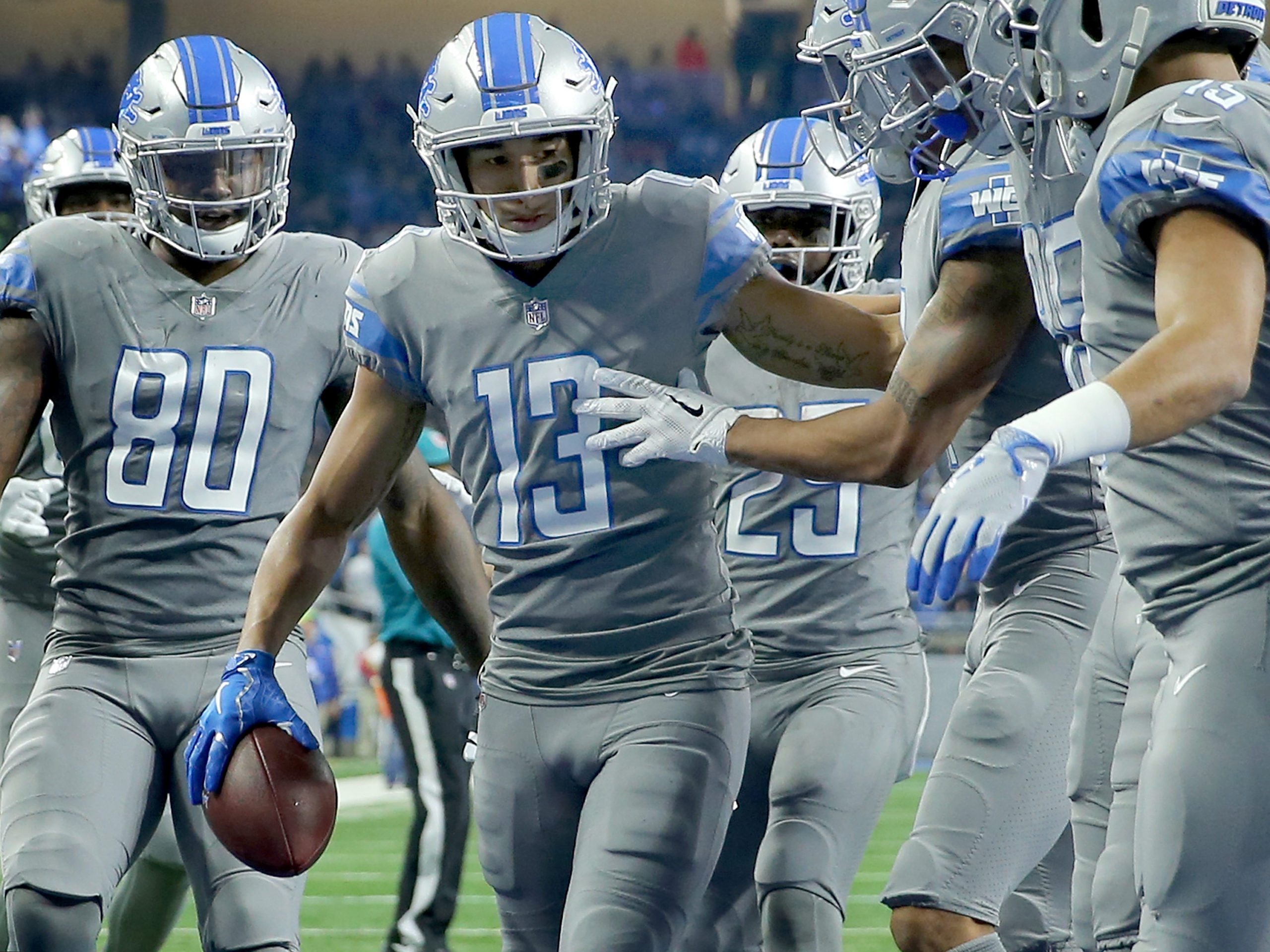 did-the-lions-change-their-uniforms