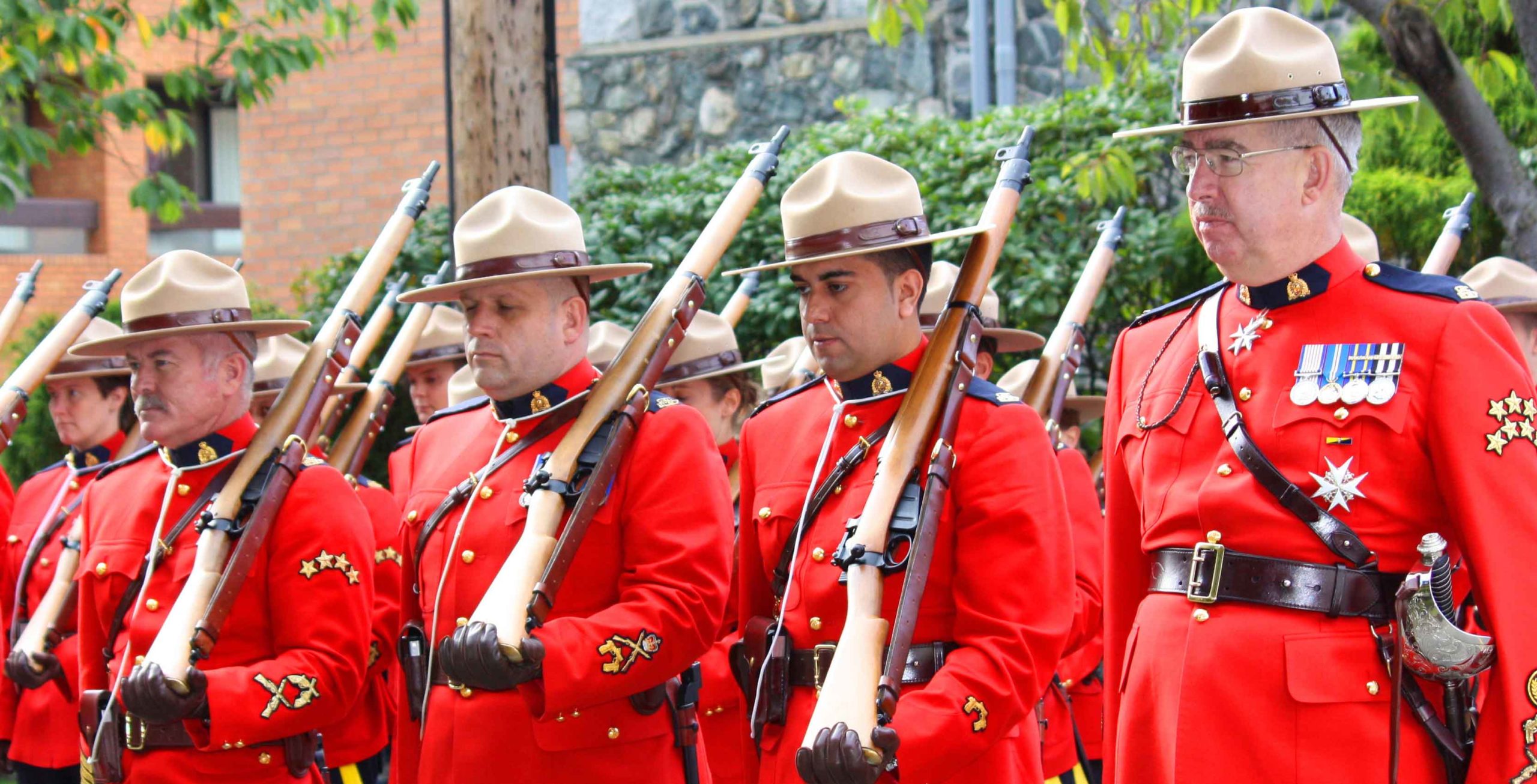 what-does-the-canadian-coat-of-arms-represent