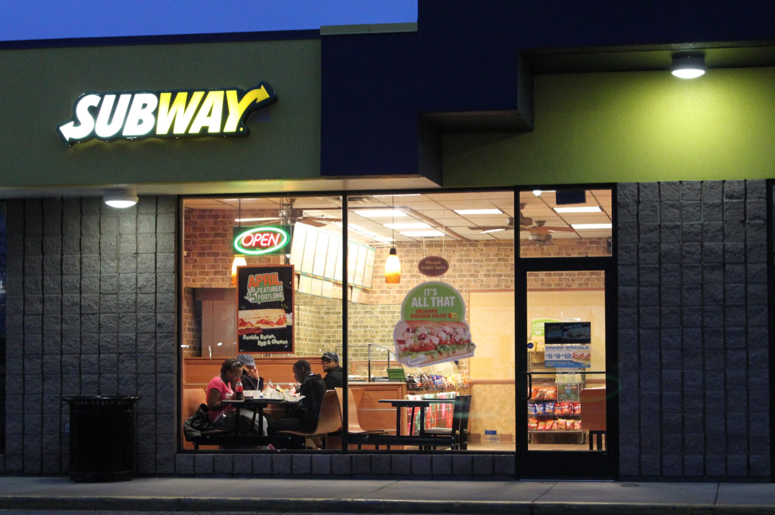 why-does-subway-have-two-arrows